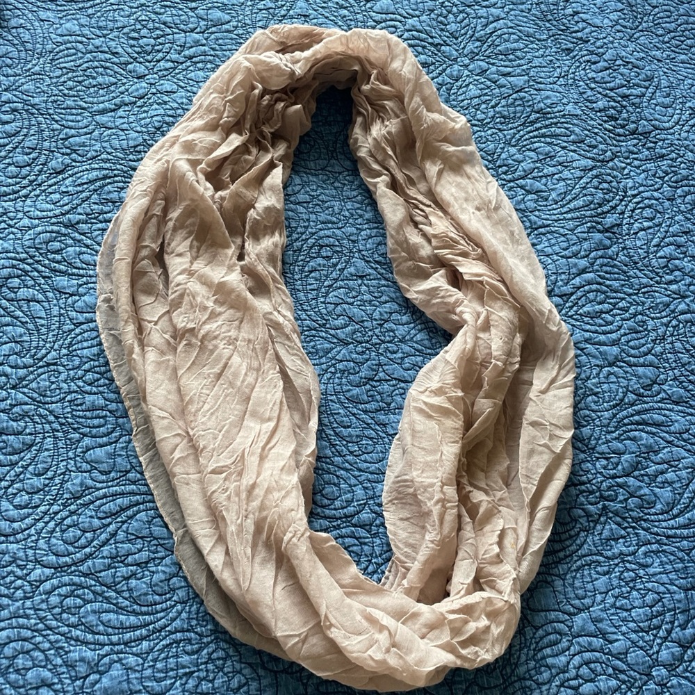 Neutral infinity scarf